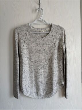 RD Style Heathered Light Gray Crew Neck Sweater